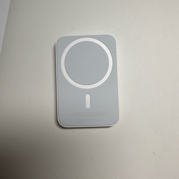 Apple MagSafe Battery Pack - Picture 3 of 3